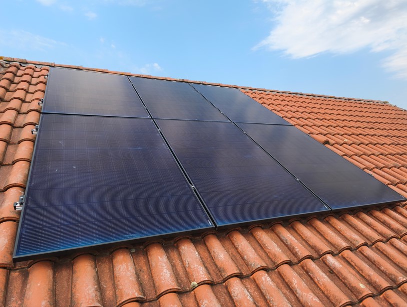 Installation de panneaux photovoltaïques sur une maison à Dax dans les Landes.